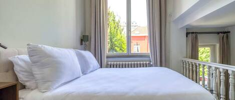 Iron/ironing board, free WiFi, bed sheets