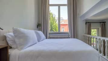 Silitysrauta/-lauta, ilmainen Wi-Fi, vuodevaatteet