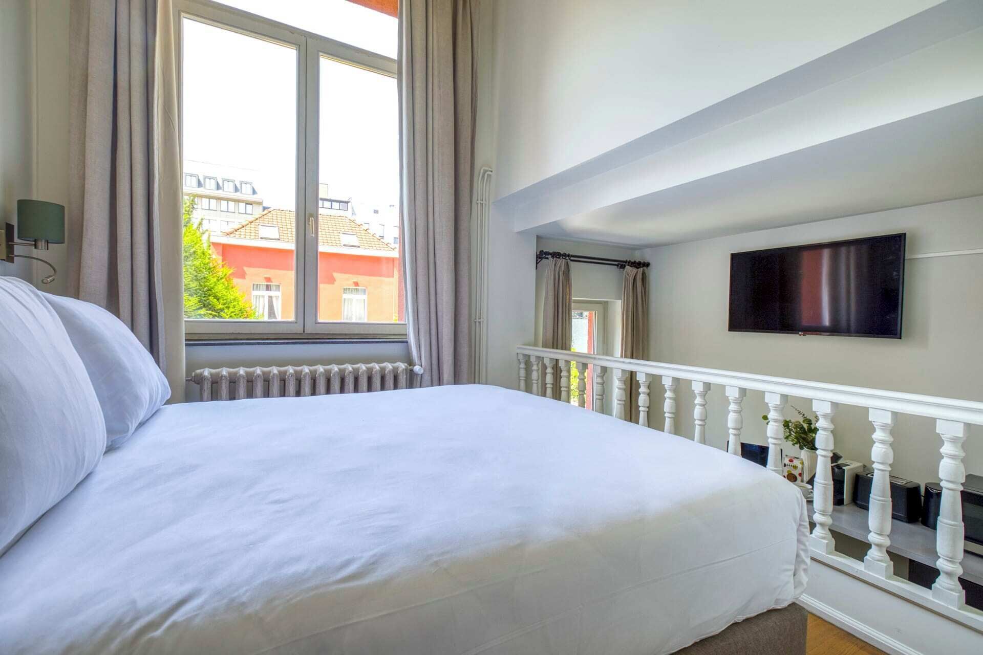 Iron/ironing board, free WiFi, bed sheets