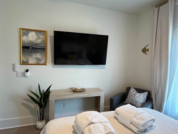 8 bedrooms, iron/ironing board, WiFi, bed sheets