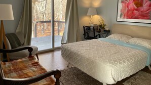 Unclassified image, 4 of 21, button - 3-bedroom house in awesome East Hampton with AC, WiFi, backs up to county park (East Hampton)