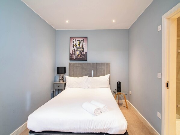 1 多间卧室、熨斗/熨衣板、WiFi、床单