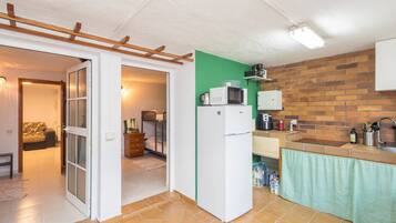 Refrigerador, microondas, placa de cocina, lavavajillas