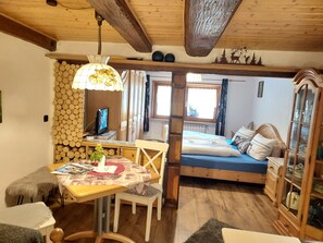 1 bedroom, iron/ironing board, WiFi, bed sheets - Studio 'Rehblick' with Shared Garden and Wi-Fi (Zell am Harmersbach)