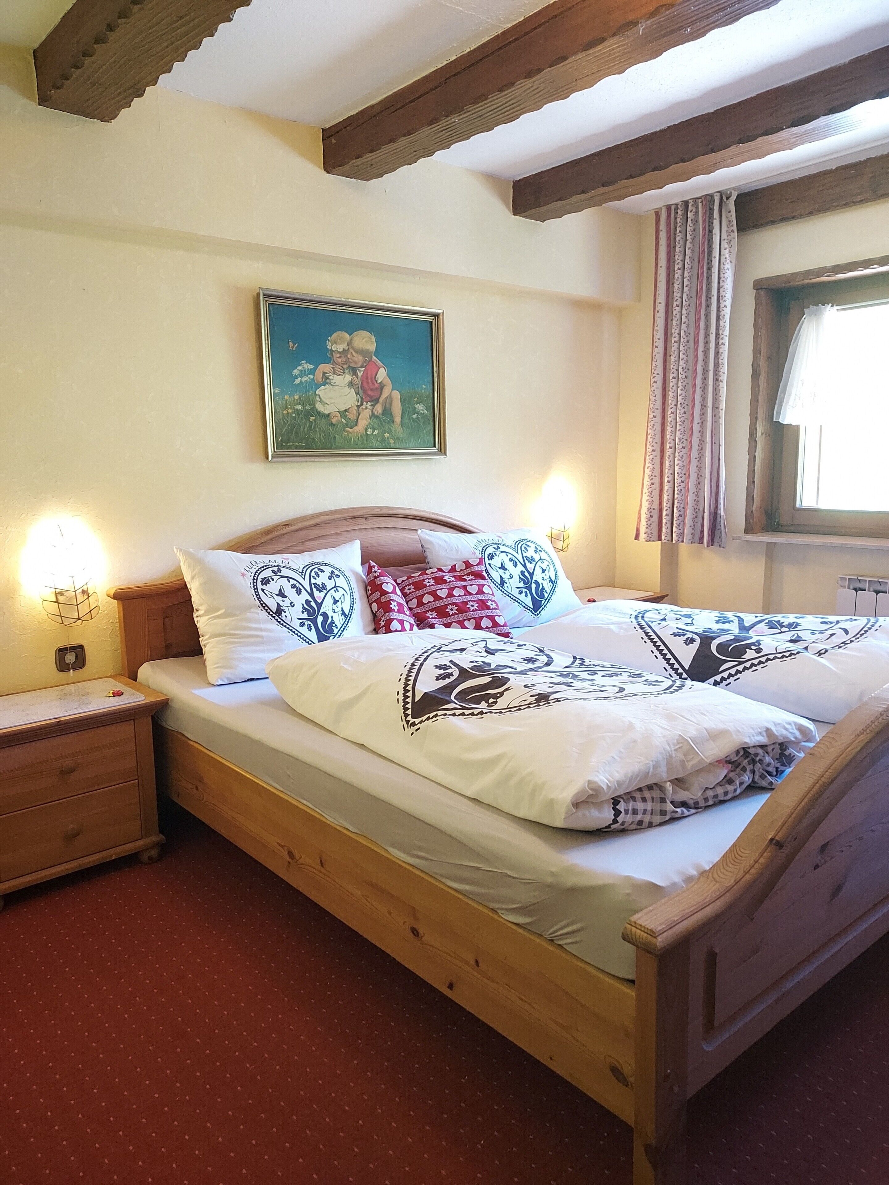 1 habitaci ón, tabla de planchar con plancha, wifi y ropa de cama 