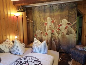 1 bedroom, iron/ironing board, WiFi, bed sheets - Holiday Apartment 'Schäfchen' with Shared Garden and Wi-Fi (Zell am Harmersbach)