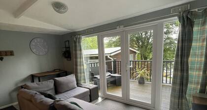 Delightful 2 Bedroom Welsh Chalet, situated between Snowdonia and Caernarfon.