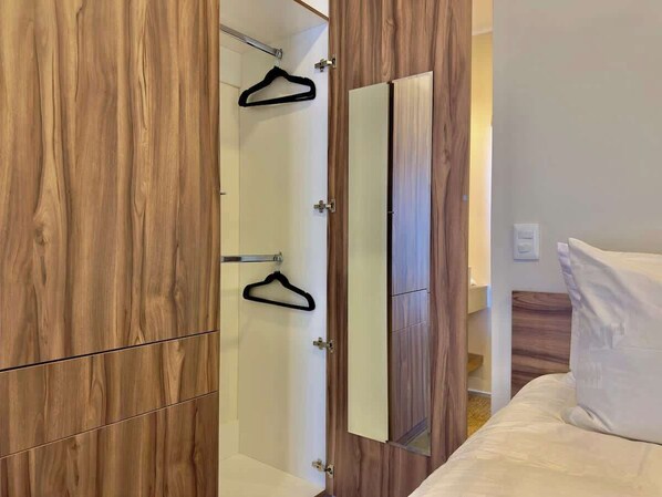 3 quartos, ferros/tábuas de passar roupa, Wi-Fi, roupa de cama