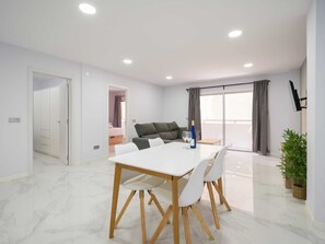 Dining - Holiday Home Near Playa de Las Canteras (Las Palmas de Gran Canaria)