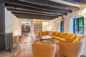 المنشأة من الداخل