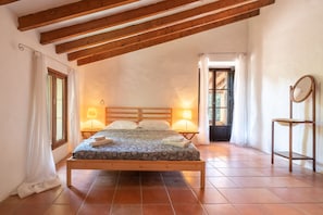 12 bedrooms, iron/ironing board, WiFi, bed sheets
