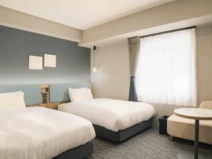 Premium bedding, desk, blackout curtains, free WiFi