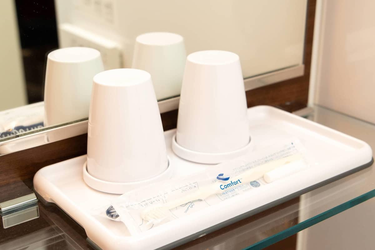 Premium bedding, desk, blackout curtains, free WiFi