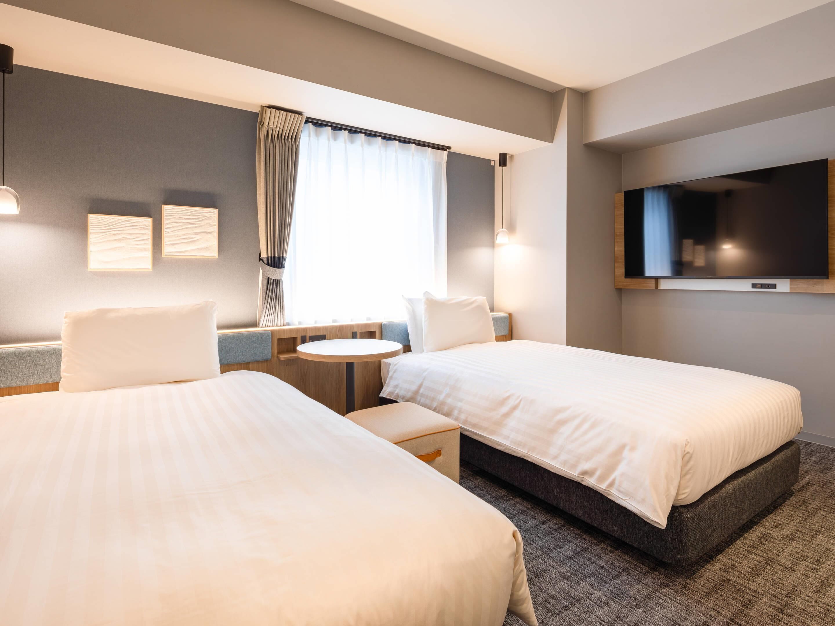 Premium bedding, desk, blackout drapes, free WiFi