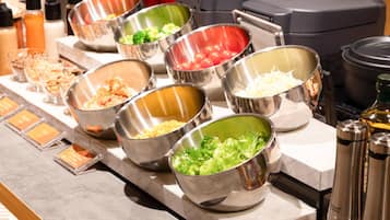 Daily buffet breakfast (JPY 1800 per person)