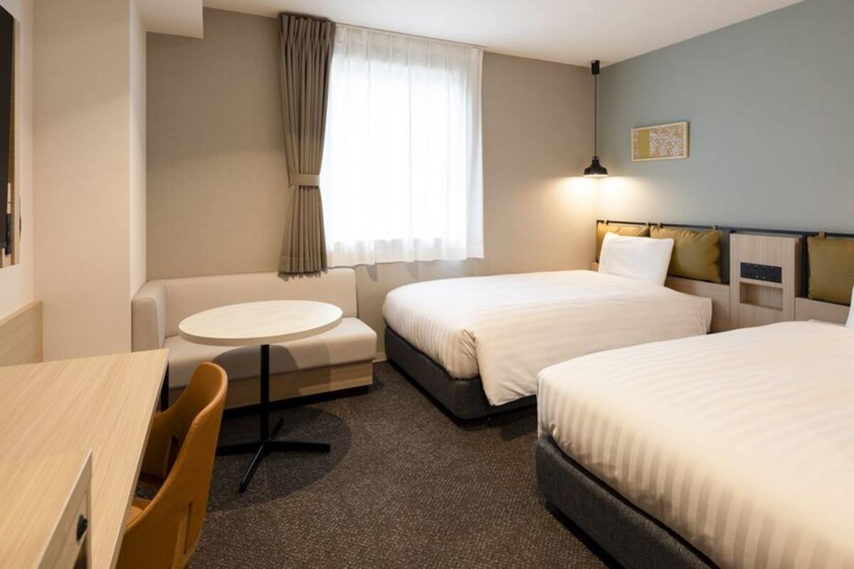Premium bedding, blackout drapes, WiFi (free), bed sheets
