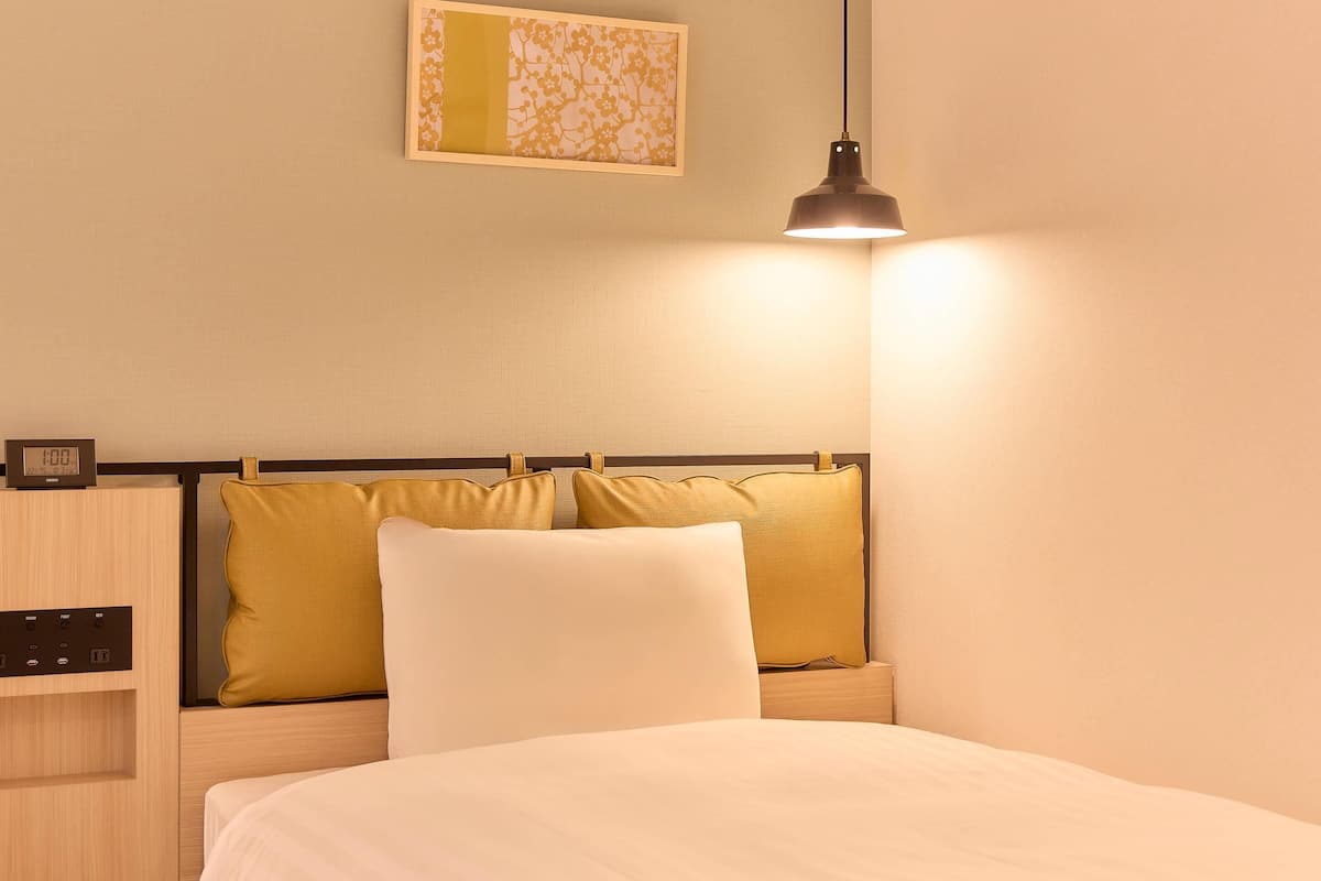 Standard Room, 2 Twin Beds, Non Smoking | Premium bedding, blackout drapes, free WiFi, bed sheets