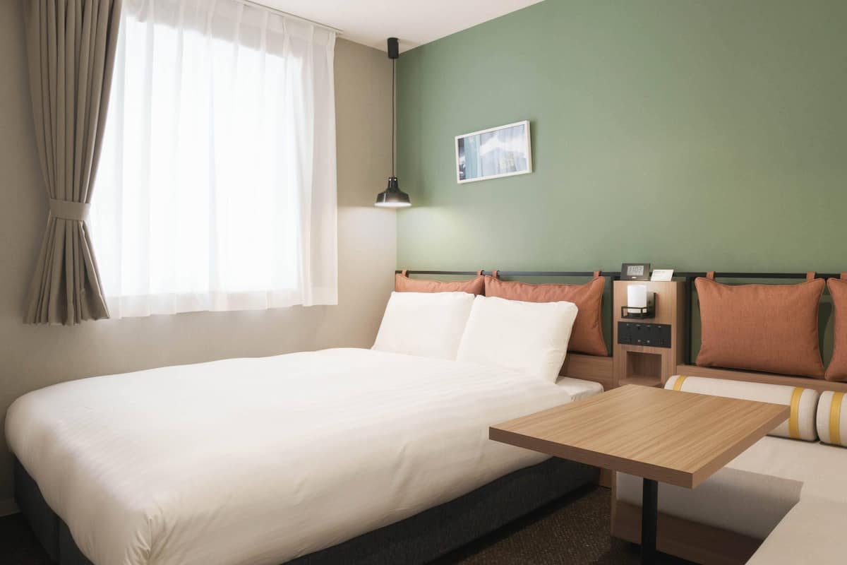 Standard Room, 1 Queen Bed, Non Smoking | Premium bedding, blackout curtains, free WiFi, bed sheets