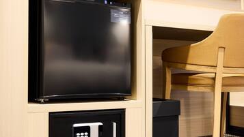 Standard Room, 2 Twin Beds, Non Smoking | Premium bedding, blackout drapes, free WiFi, bed sheets