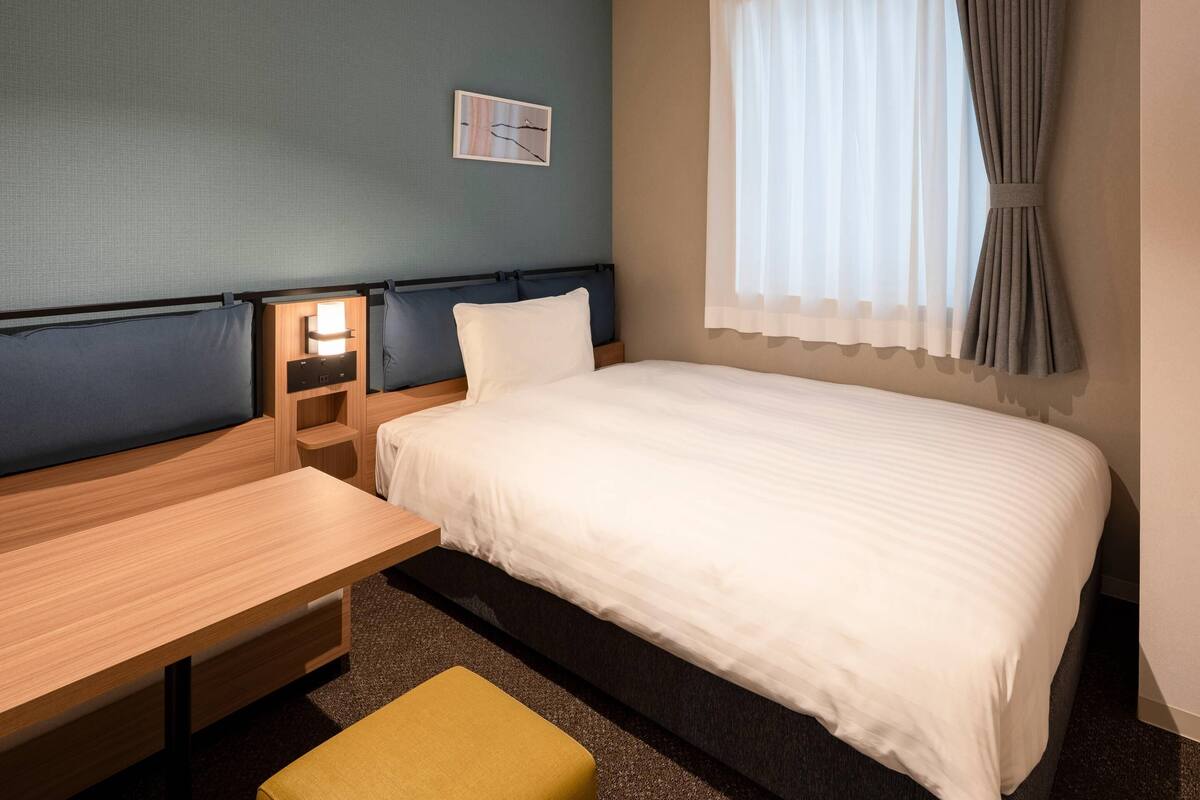 Standard Room, 1 Double Bed, Non Smoking | Premium bedding, blackout drapes, WiFi (free), bed sheets