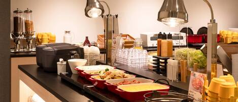 Se ofrece un desayuno bufé todos los días (por un coste adicional)