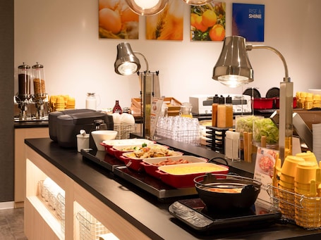 Free daily buffet breakfast . Comfort Hotel Mito