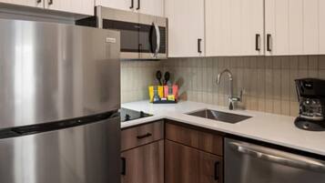 Fridge, microwave, stovetop, dishwasher