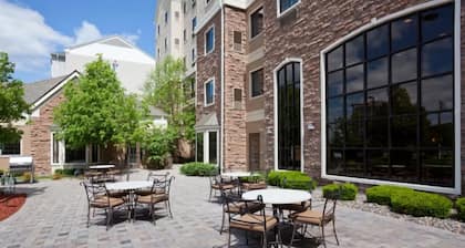 2 Spacious Suites Near Mall of America, MSP Airport & Downtown Minneapolis