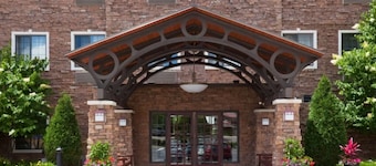 Spacious Extended Stay in Bloomington – Great for Families, Business & Shopping