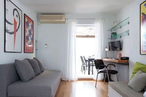 TV, fireplace, offices - #AH02 Kolonaki penthouse studio (Athens)