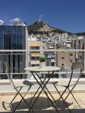 Outdoor dining - #AH02 Kolonaki penthouse studio (Athens)