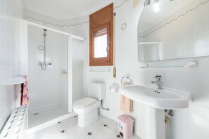 Shower, towels
