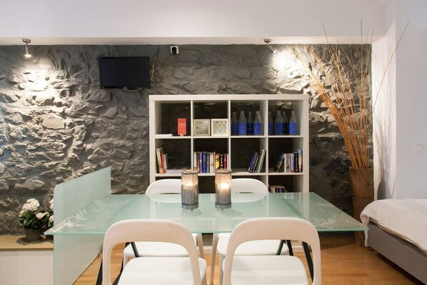 Bügeleisen/Bügelbrett, WLAN, Bettwäsche