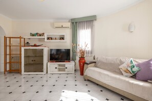 Télévision, table de tennis de table