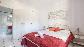 2 habitaciones, tabla de planchar con plancha, wifi y ropa de cama