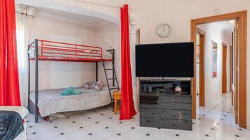 2 habitaciones, tabla de planchar con plancha, wifi y ropa de cama