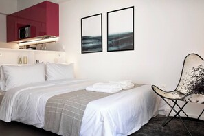 Iron/ironing board, WiFi, bed sheets