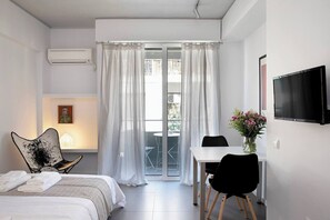 Iron/ironing board, WiFi, bed sheets - #AH21 Cherry studio S (Athens)