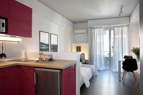 Iron/ironing board, WiFi, bed sheets - #AH21 Cherry studio S (Athens)