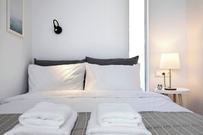 Iron/ironing board, WiFi, bed sheets