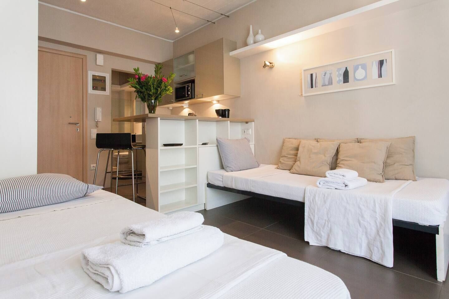 Iron/ironing board, WiFi, bed sheets