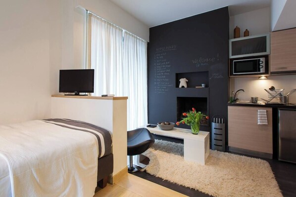 Iron/ironing board, WiFi, bed sheets - #AH33 Mocha Studio (Athens)