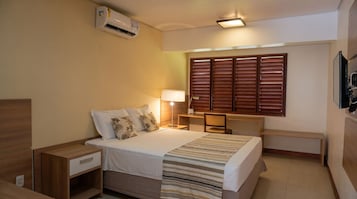 Habitación individual, 1 cama individual, no fumadores, vistas al patio | Ropa de cama de alta calidad y espacio para trabajar con un portátil