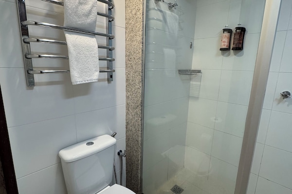 Camera doppia, balcone, vista cortile | Bagno