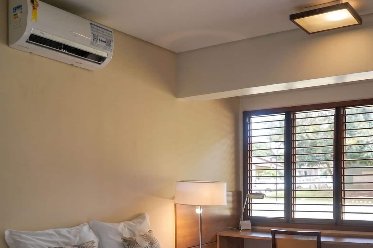 ห้องซิงเกิล, เตียงเดี่ยว 1 เตียง, ปลอดบุหรี่, วิวสวนหย่อม | เครื่องนอนระดับพรีเมียม, พื้นที่ทำงานแบบใช้แล็ปท็อป, Wi-Fi ฟรี