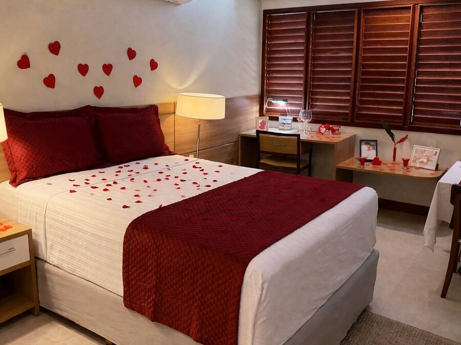 Romantic Room | Premium bedding, laptop workspace, free WiFi, bed sheets