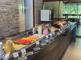 Desayuno buffet incluido todos los días 