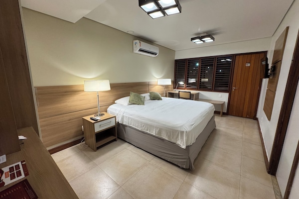 Dobbeltværelse - balkon - udsigt til gårdsplads | Gratis Wi-Fi, sengetøj