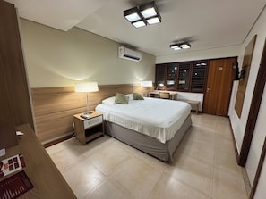 Kahden hengen huone, parveke, näköala pihalle | Ilmainen Wi-Fi, vuodevaatteet