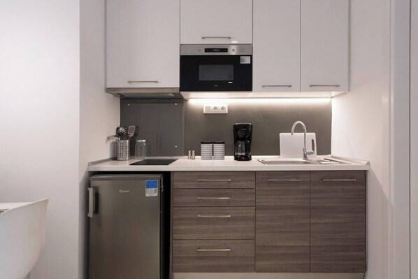 Fridge, microwave, coffee/tea maker, toaster